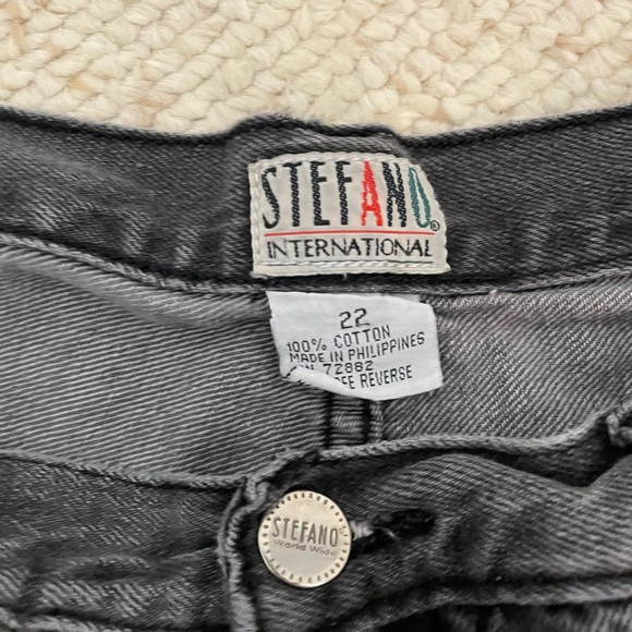 Vintage Stefano International High Waisted Black Cuffed Shorts fits Size 14 - Picture 3 of 3